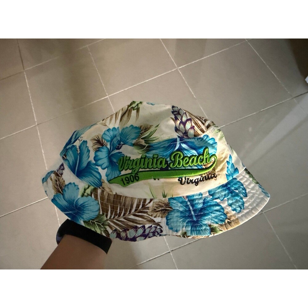 Bucket hat